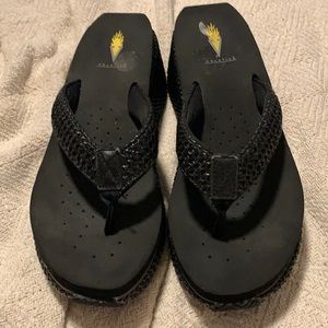 Volatile size 10 sandles used